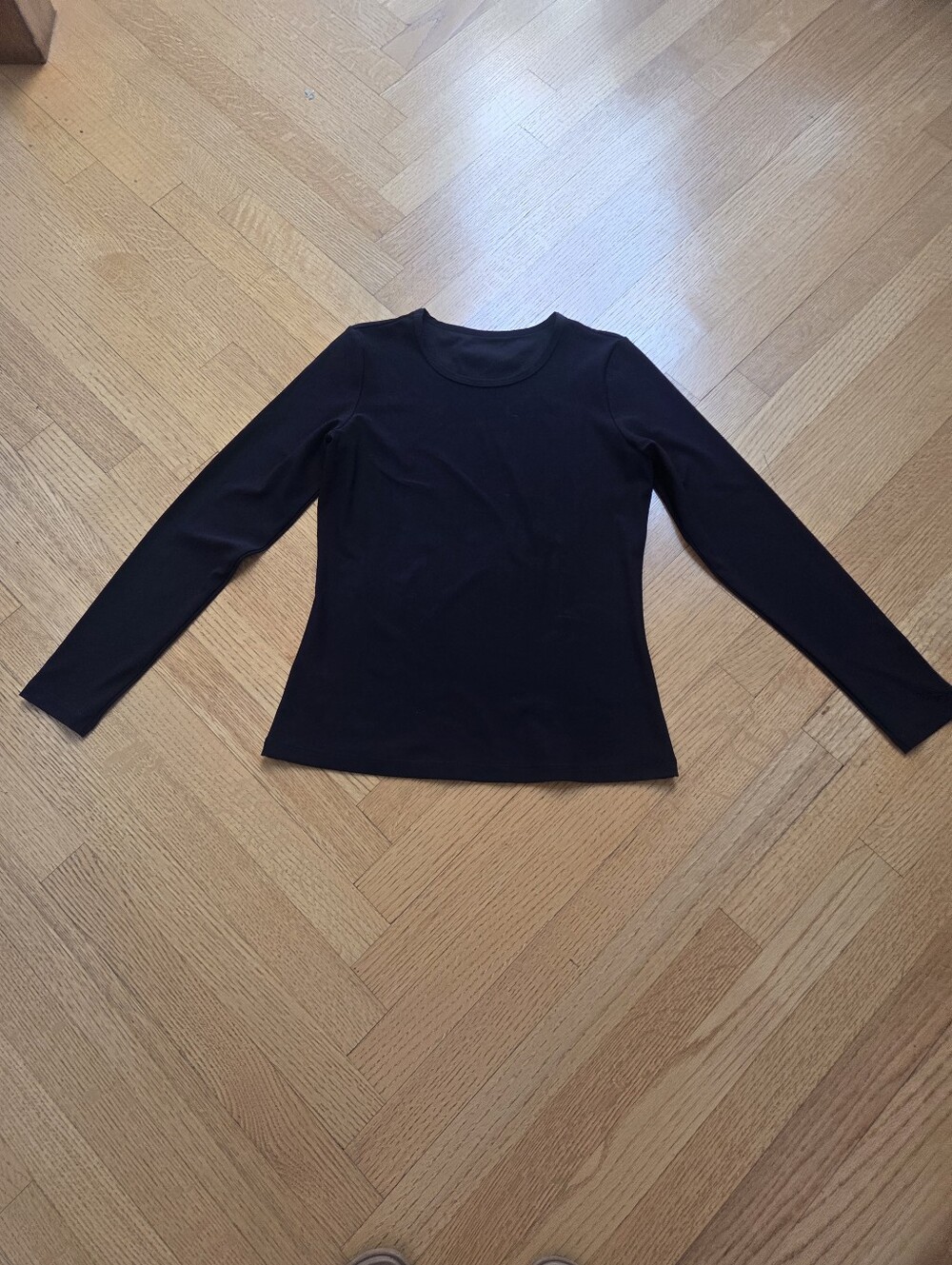 Babette Women’s Long Sleeve Crewneck Top - Black